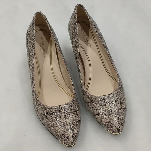 Cole Hann Grand Ambition Wedge Heel Pump in a snake, Size 9 - Picture 1 of 8